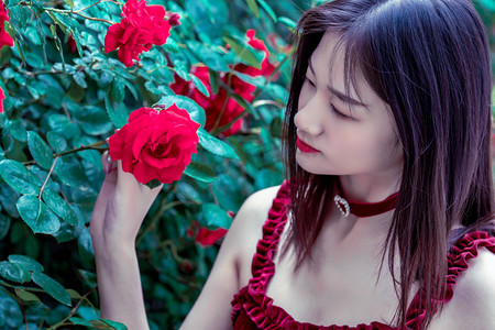 国台办：决不允许有人一边在大陆赚钱 一边支持“台独”分裂活动